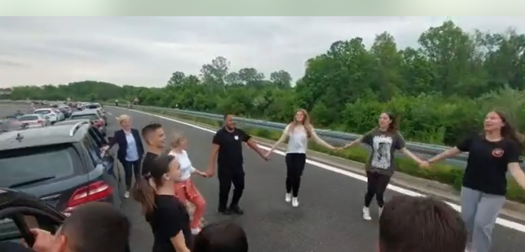 kolo i pjesma na granici HKUD sv. Marko Vionica