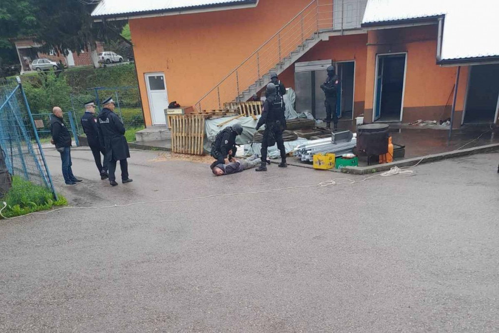 talačka kriza,pucnjava,rudo