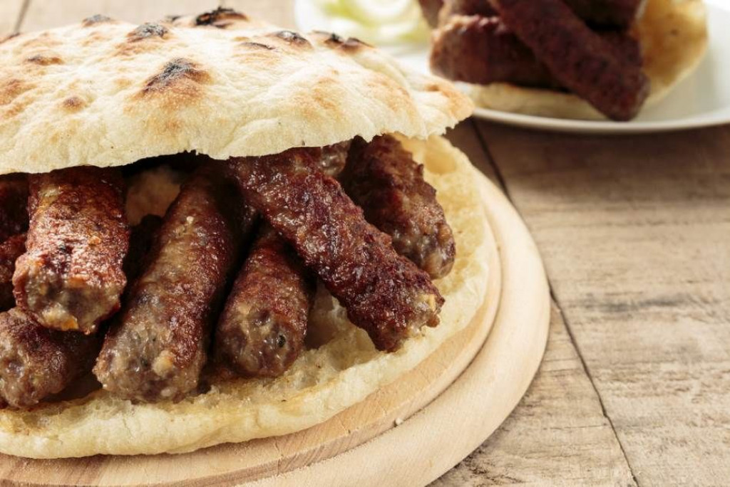 ćevapi lepinja