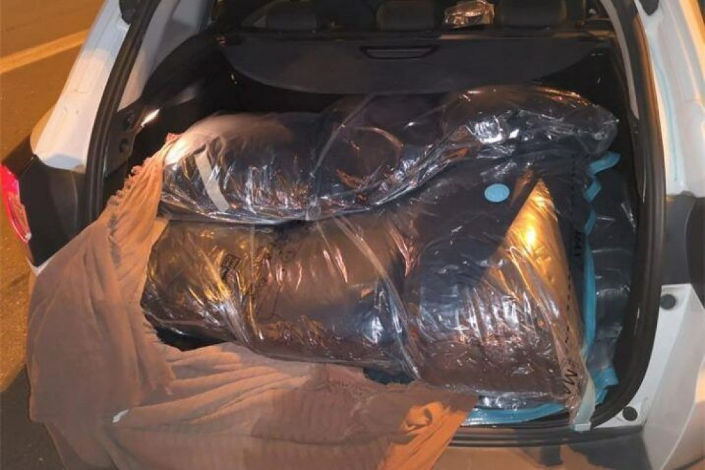 autocesta,duhan,pseća hrana,šverc duhana