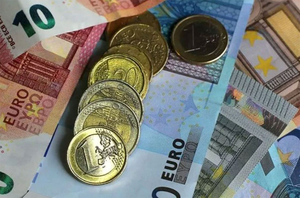 Euri kovanice i papir