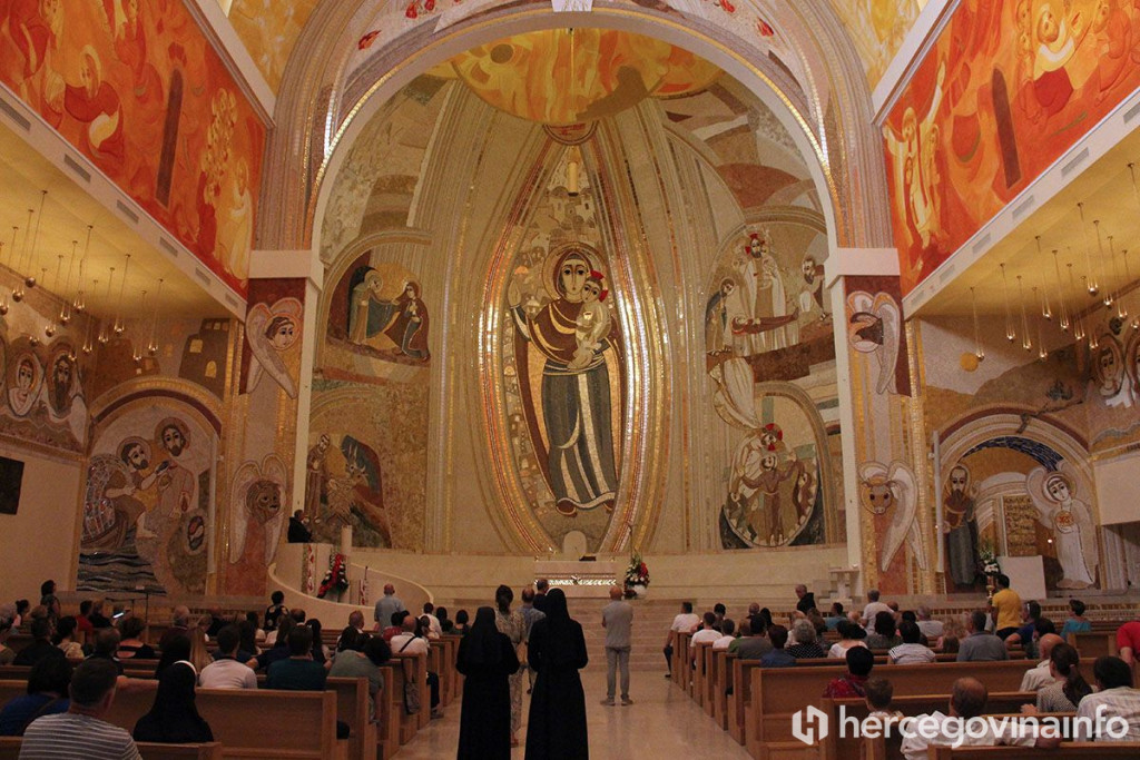 franjevačka crkva petra i pavla,fra Danko Perutina,Mostar,mozaik