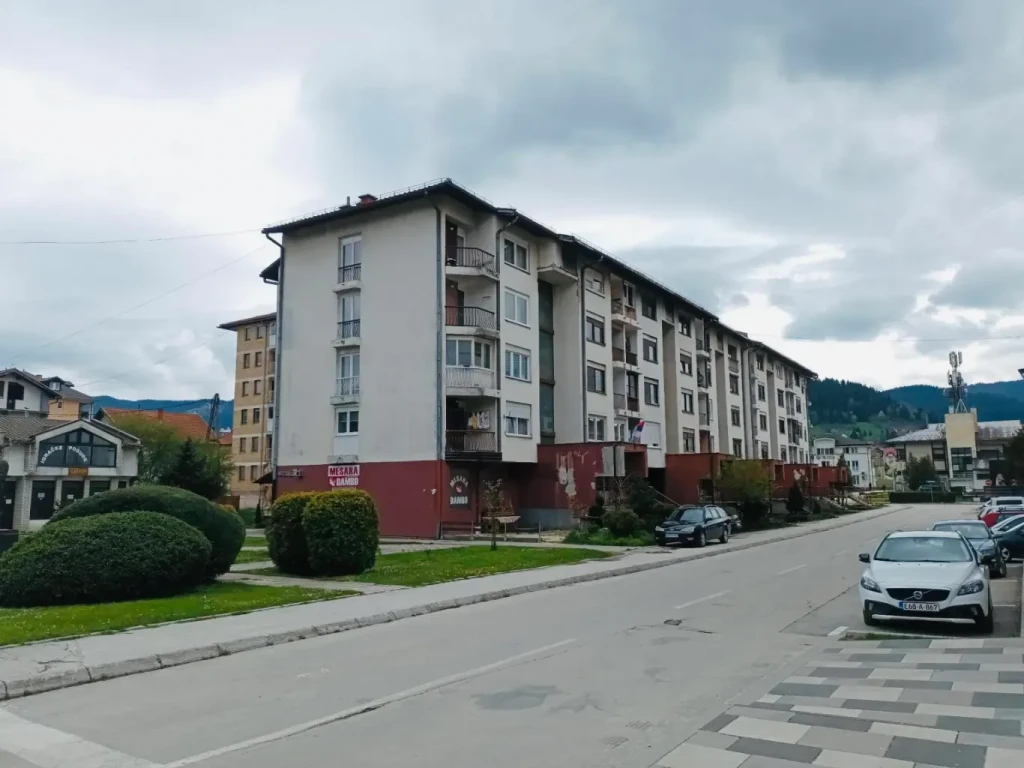 company,rooftop,pale