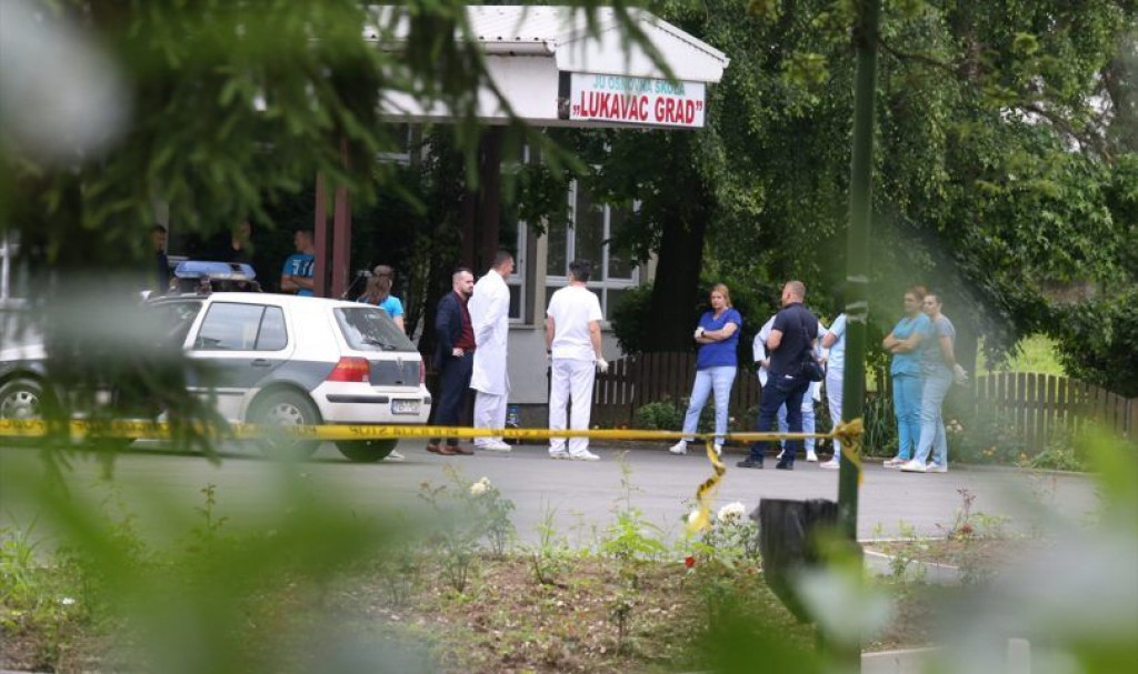 lukavac,pucnjava,maloljetnik,lukavac,dječak pucao u nastavnika,pucnjava u školi,pritvor