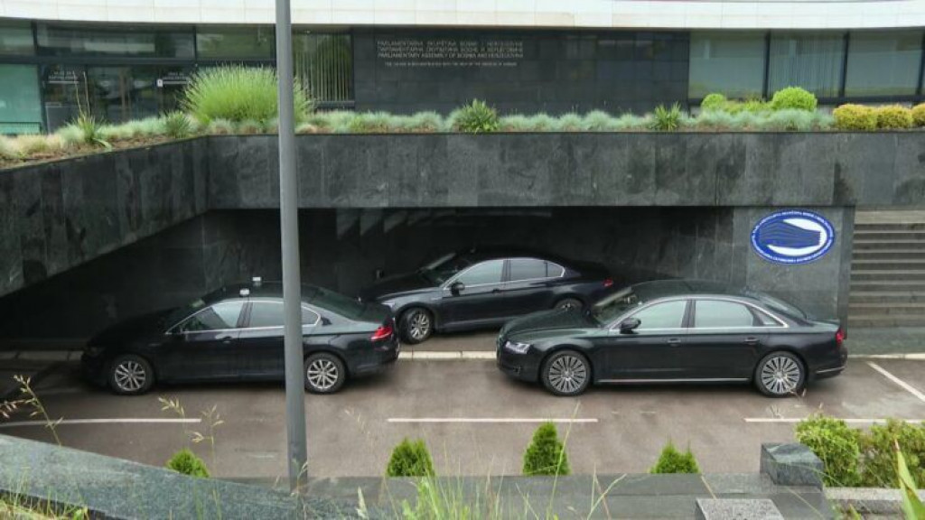 Luksuzna vozila političari u bih