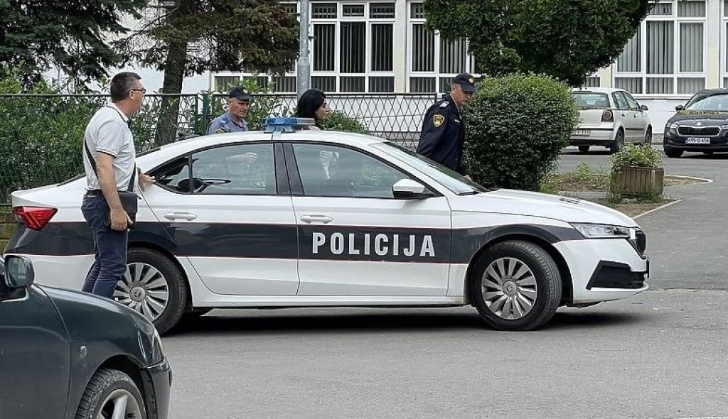 Lukavac policija pucnjava u školi