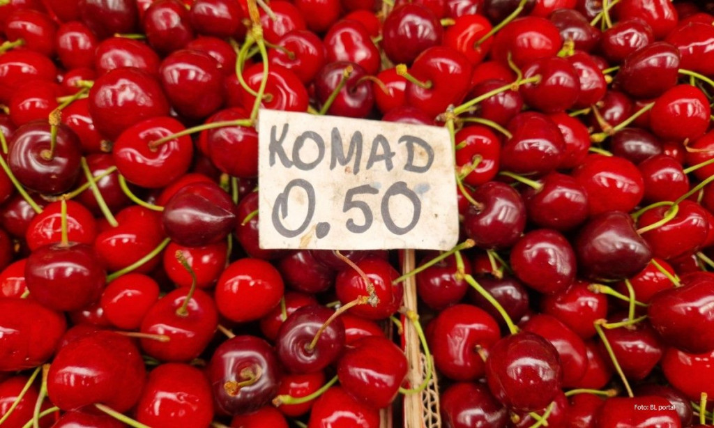 Banja luka,pijaca,trešnje