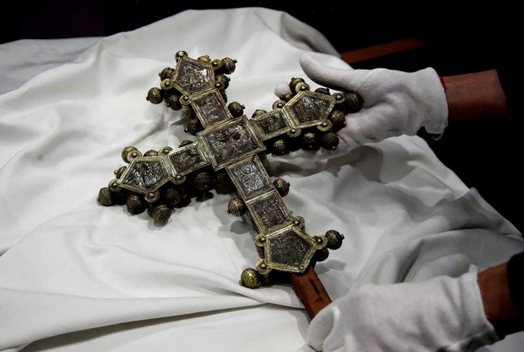 križ iz 14. stoljeća vraćen Hrvatskoj