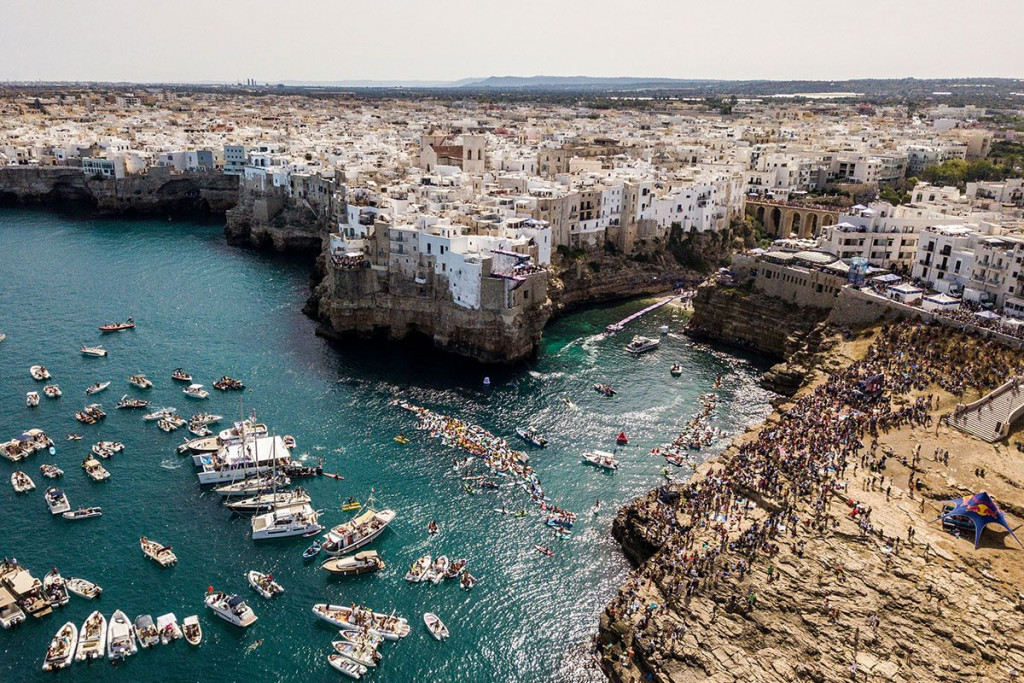 Red bull cliff diving Polignano a Mare