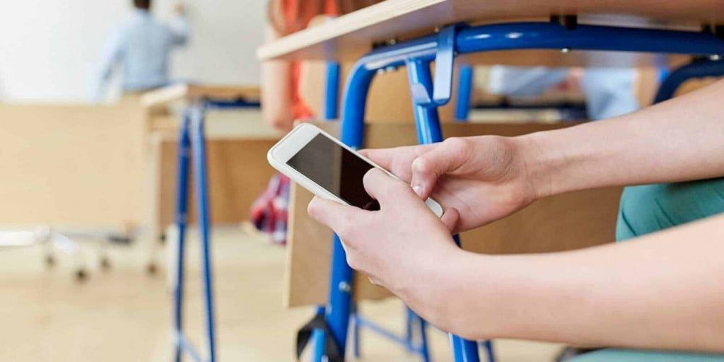 mobiteli u školama,Finska,Nizozemska,škola,učenici