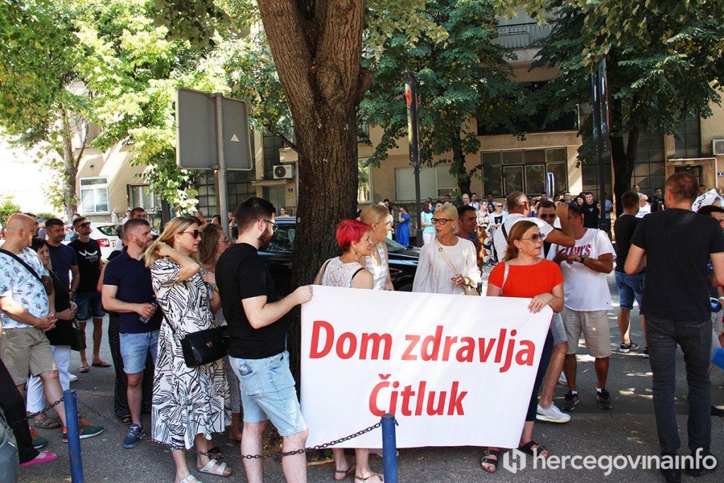 Zdravstveni radnici prosvjedna šetnja ljeto 2023