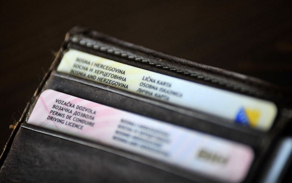 osobna iskaznica,vozačka dozvola,građani