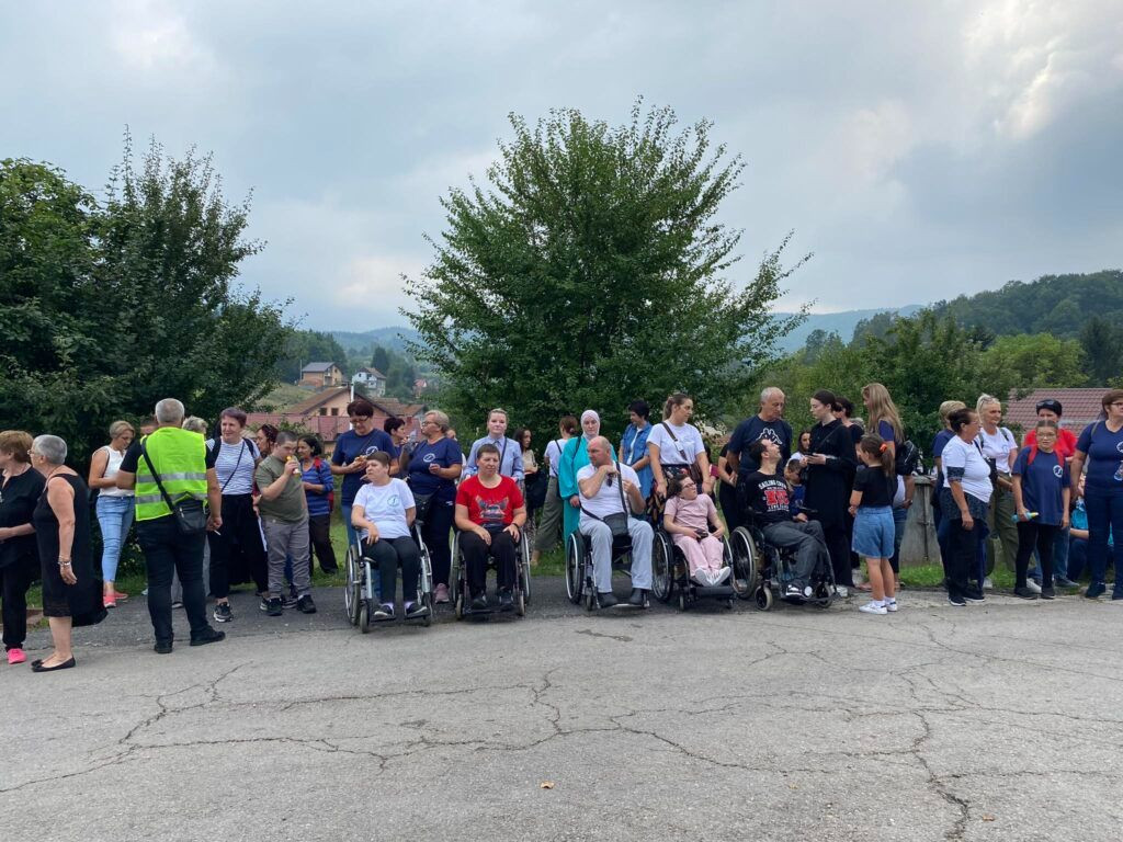 Prosvjed ispred Zavoda u Pazariću