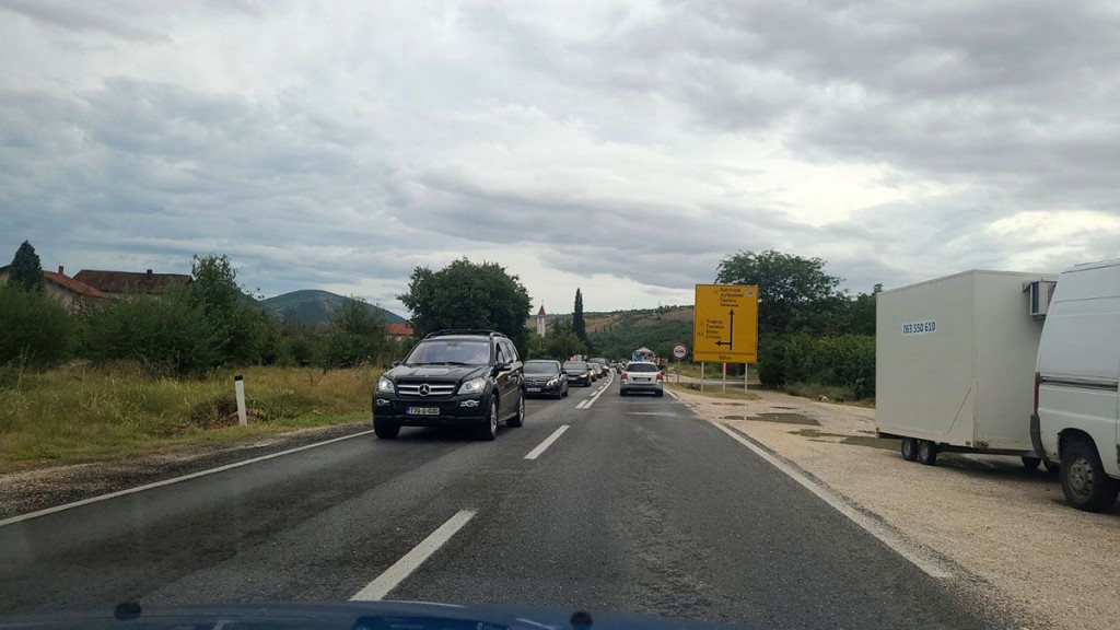 Gužva kolona automobila Buna