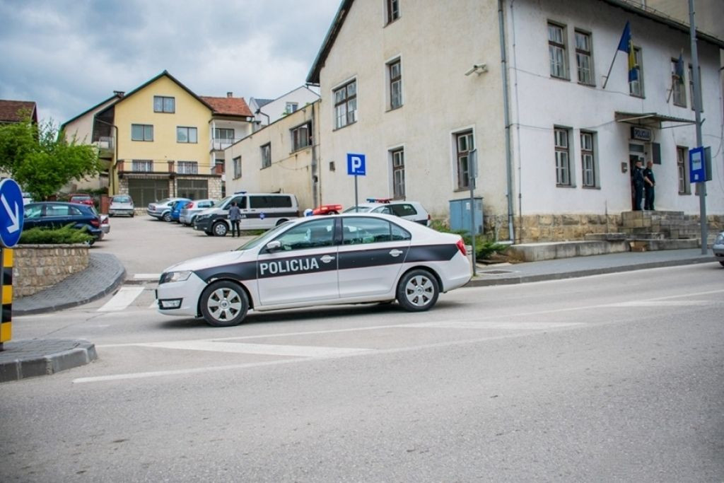 prozor/rama,policija