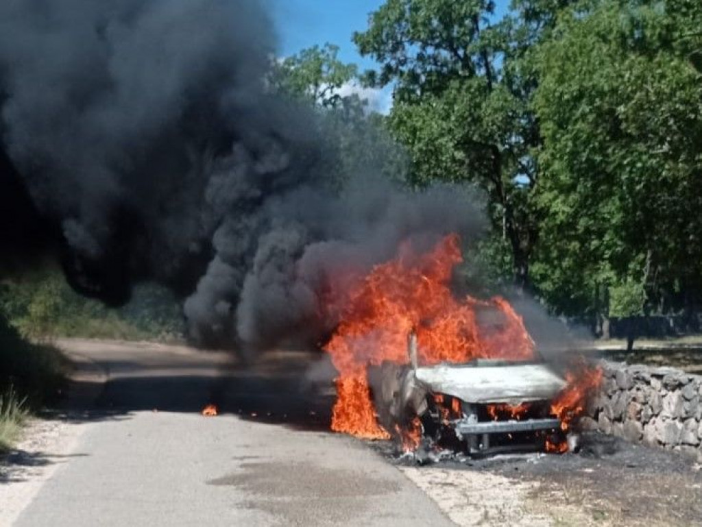 Izgorio automobil Široki Brijeg