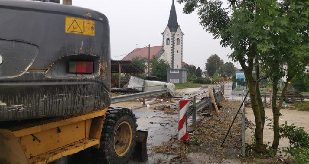 Slovenija,poplave,septička jama