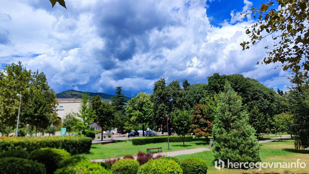 Mostar park oblaci