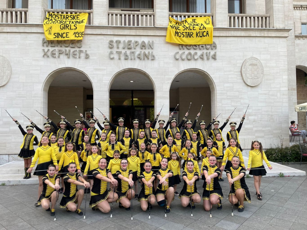 Mostarske mažoretkinje