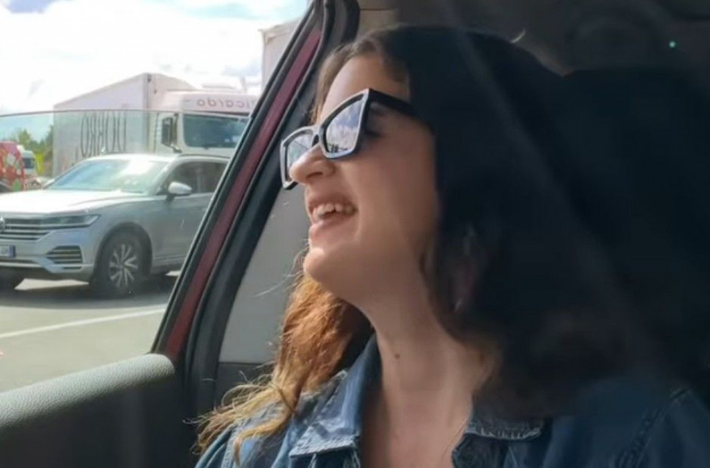 Majka ispraćaj učenika u školu