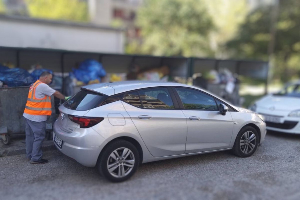 Nesavjesno parkiranje kod kontejnera