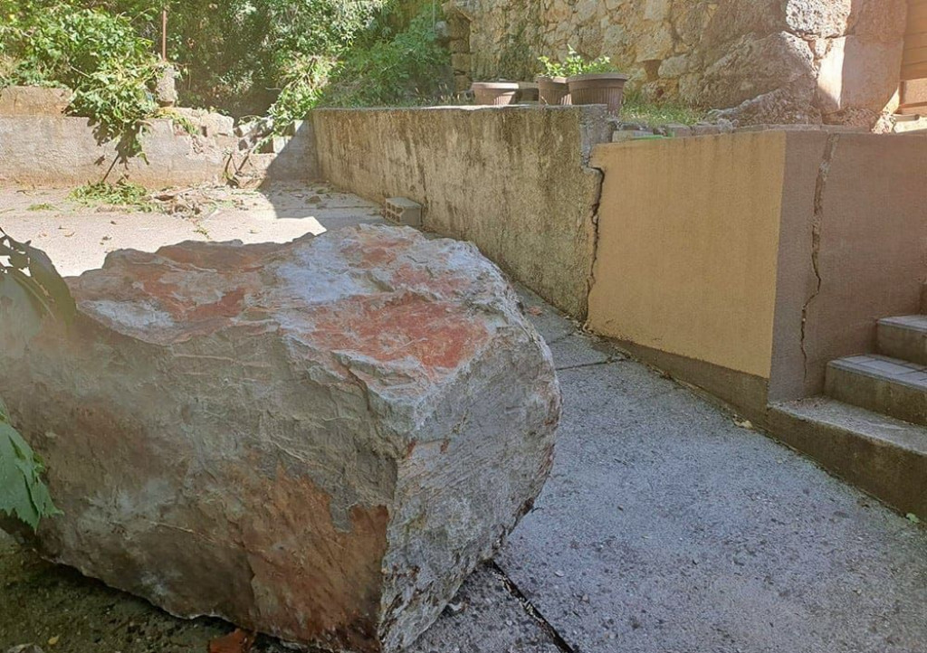 Urušila se stijena u Grudama