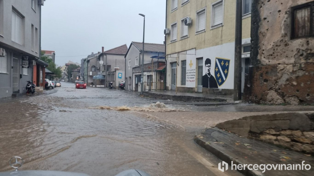 poplavljena ulica Mostar