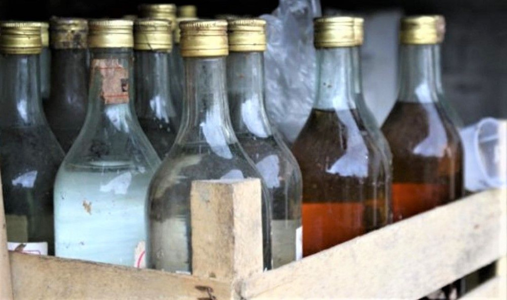 Carina zaplijenila 428 litara domaće rakije i prodaje je za 428 eura