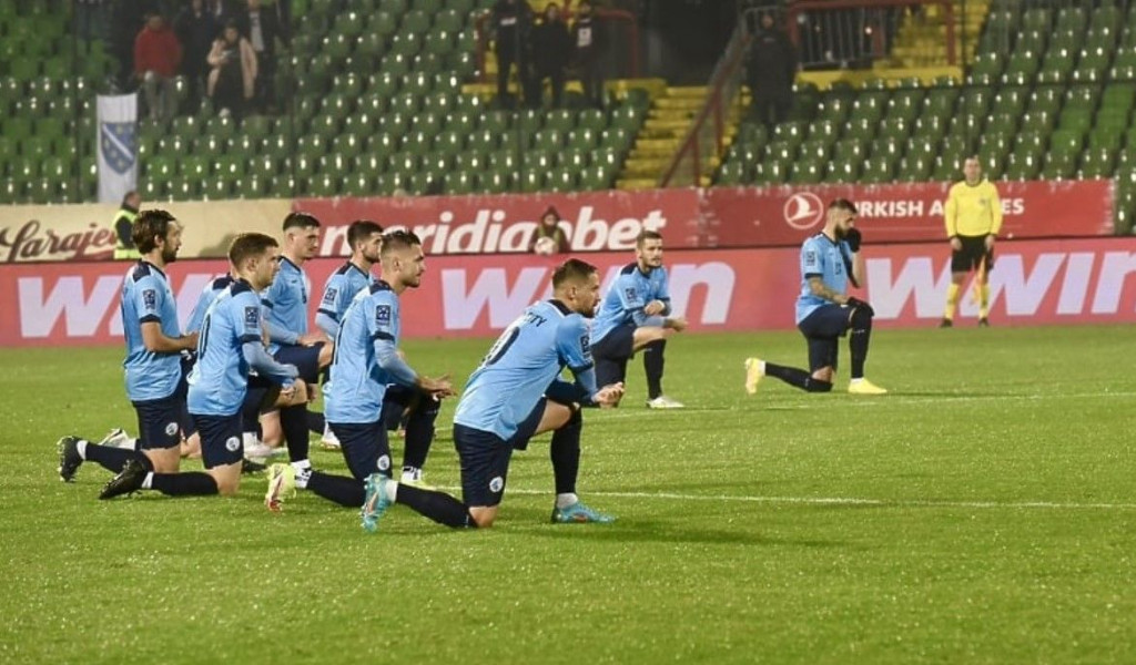 Igrači Tuzla City klečali prvih 90 sekundi
