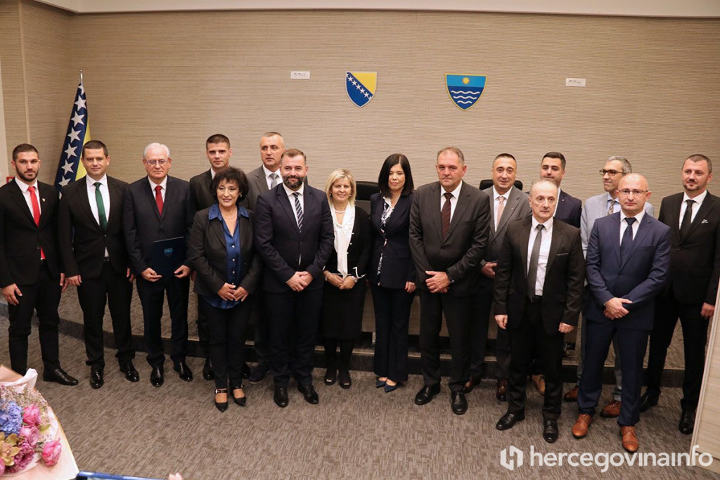 Ministri u vladi HNŽ