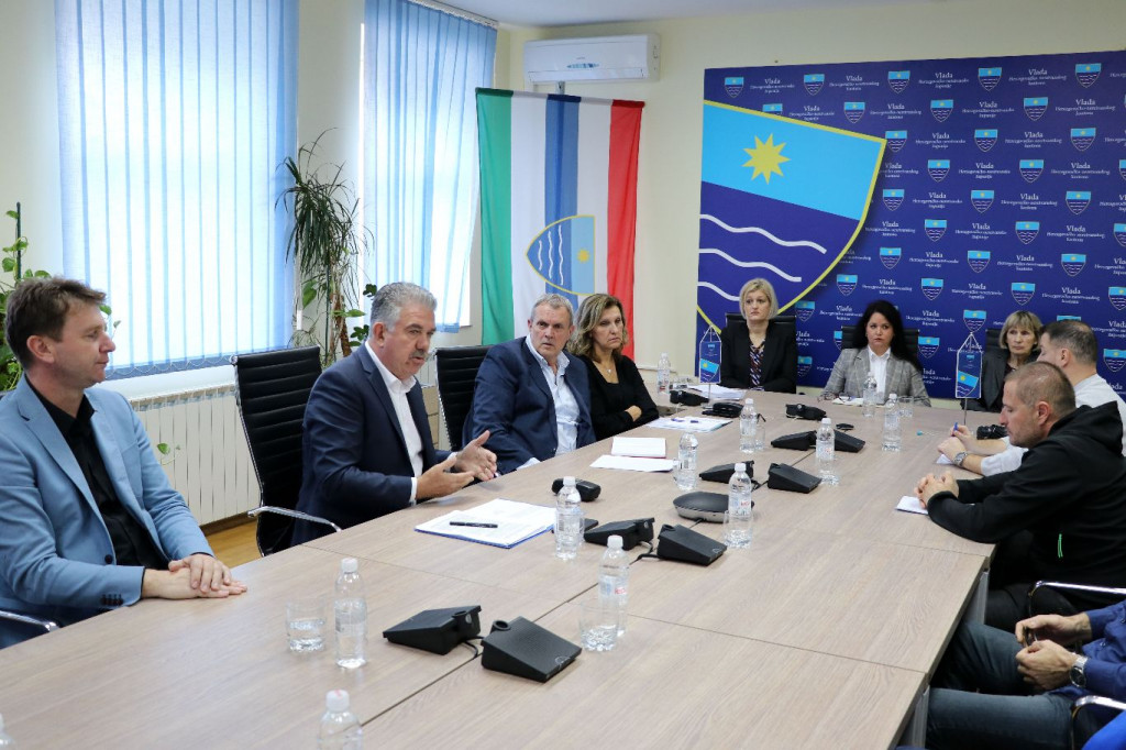 Vlada HNŽ i Zdravstveni djelatnici