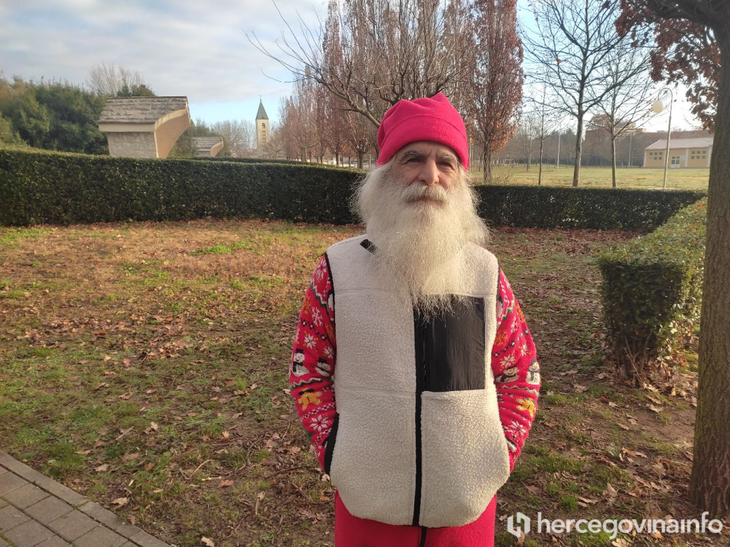 Djed Božićnjak u Međugorju