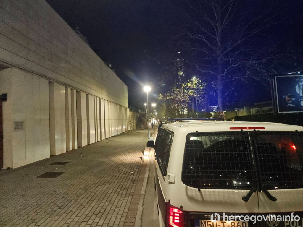Stranac prijetio skokom s biskupijskog centra Mostar