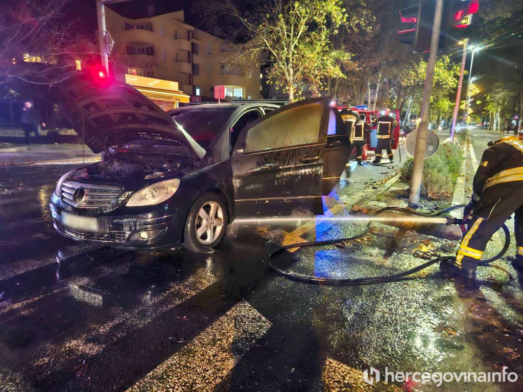 Zapalio se automobil na Aveniji
