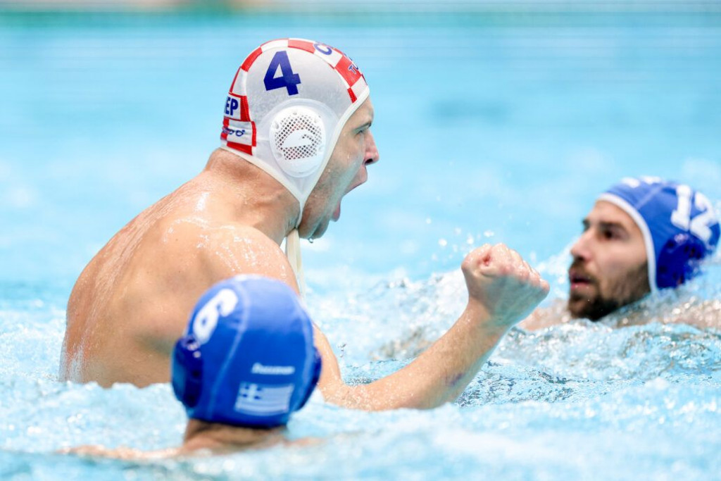 Hrvatska vaterpolo reprezentacija pobijedila Grčku i izborila polufinale