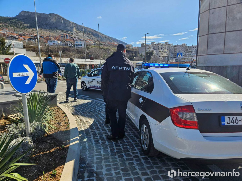 Taxi udario pješaka u Mostaru