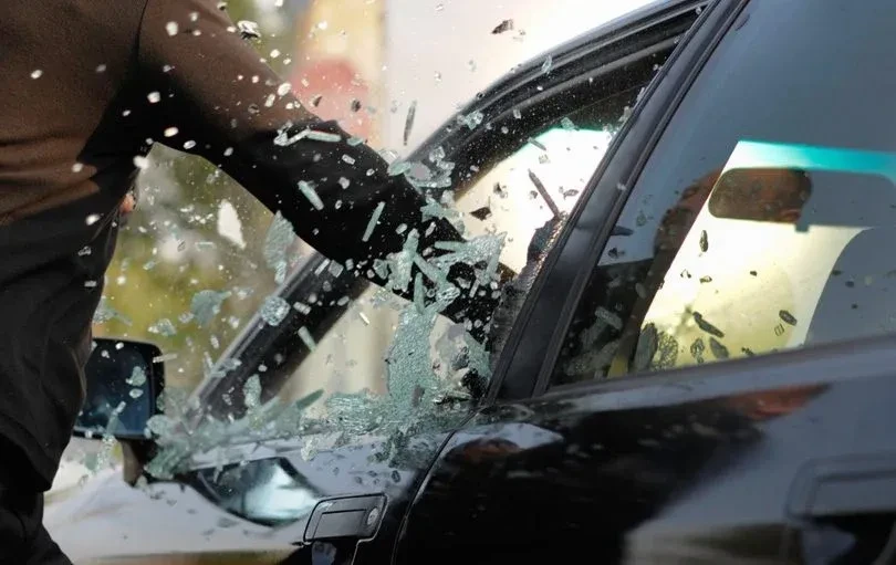 Krađa iz automobila 