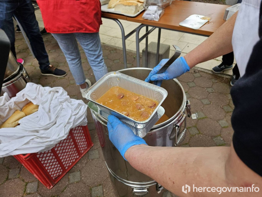Praznik rada i dijeljenje graha u Mostaru