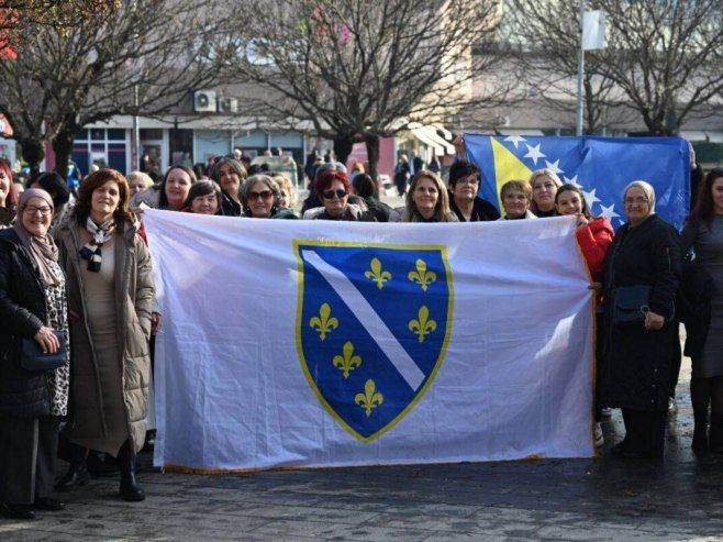 Žene u Banjoj Luci razvile zastavu s ljiljanima