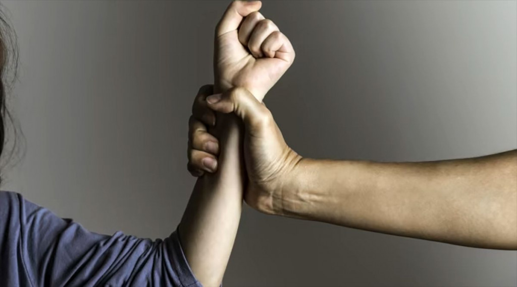 Nasilje u obitelji ruke