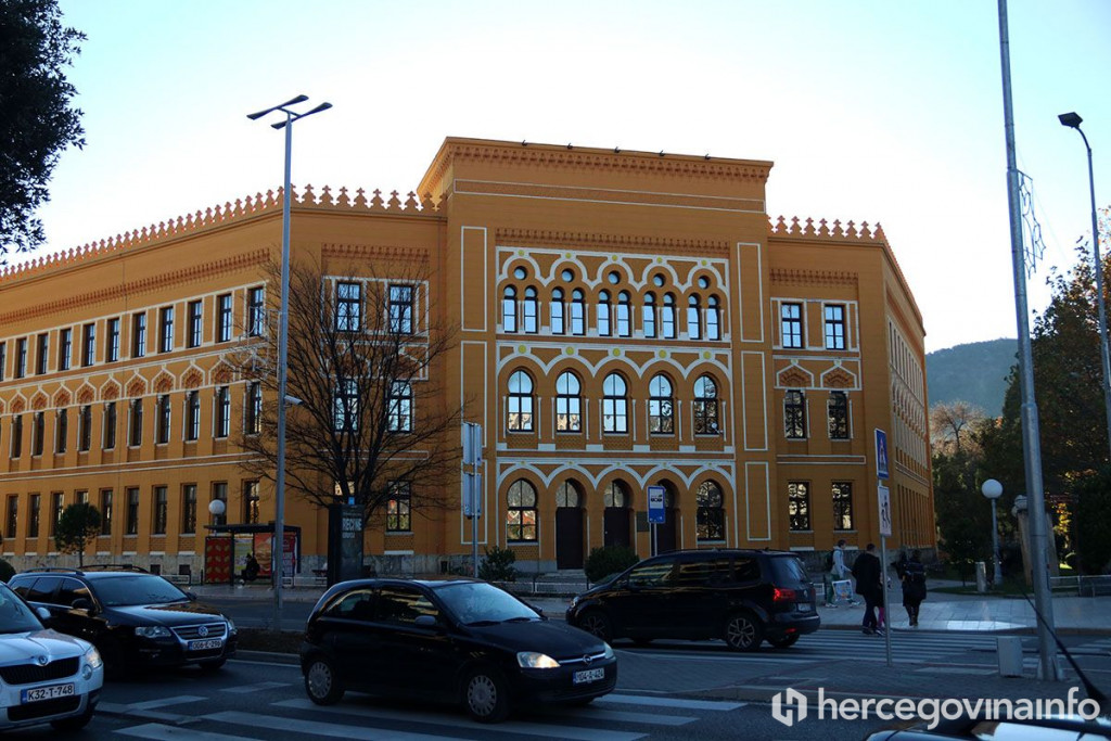 Stara Gimnazija na Španjolskom trgu u Mostaru
