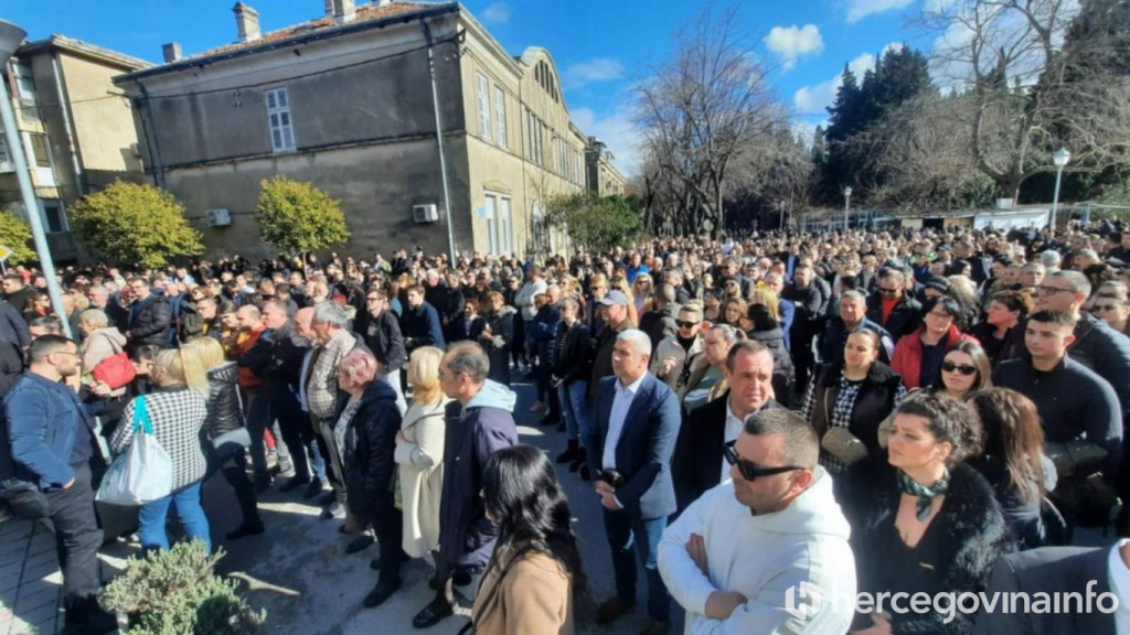 Prosvjed u Trebinju zbog premlaćivanja mladića 