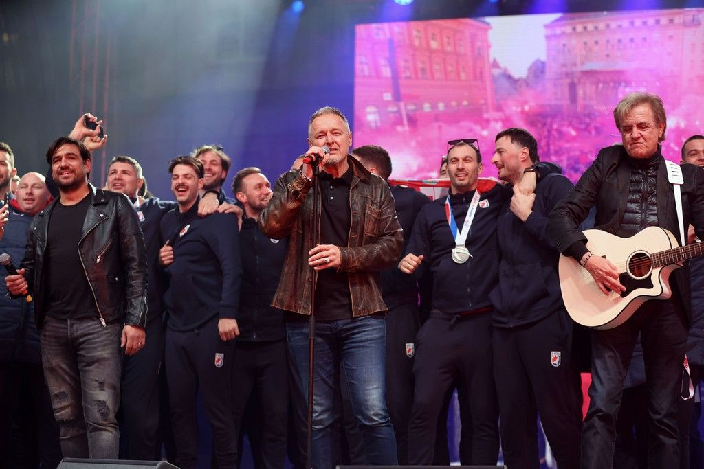 Doček rukometaša u Zagrebu, Thompson