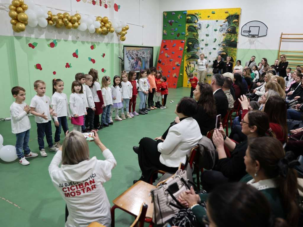 Centar "Los Rosales" proslavio 28. rođendan