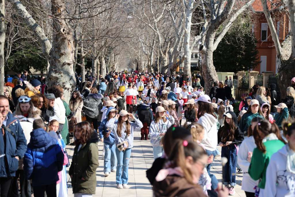 Karnevalska povorka u Mostaru