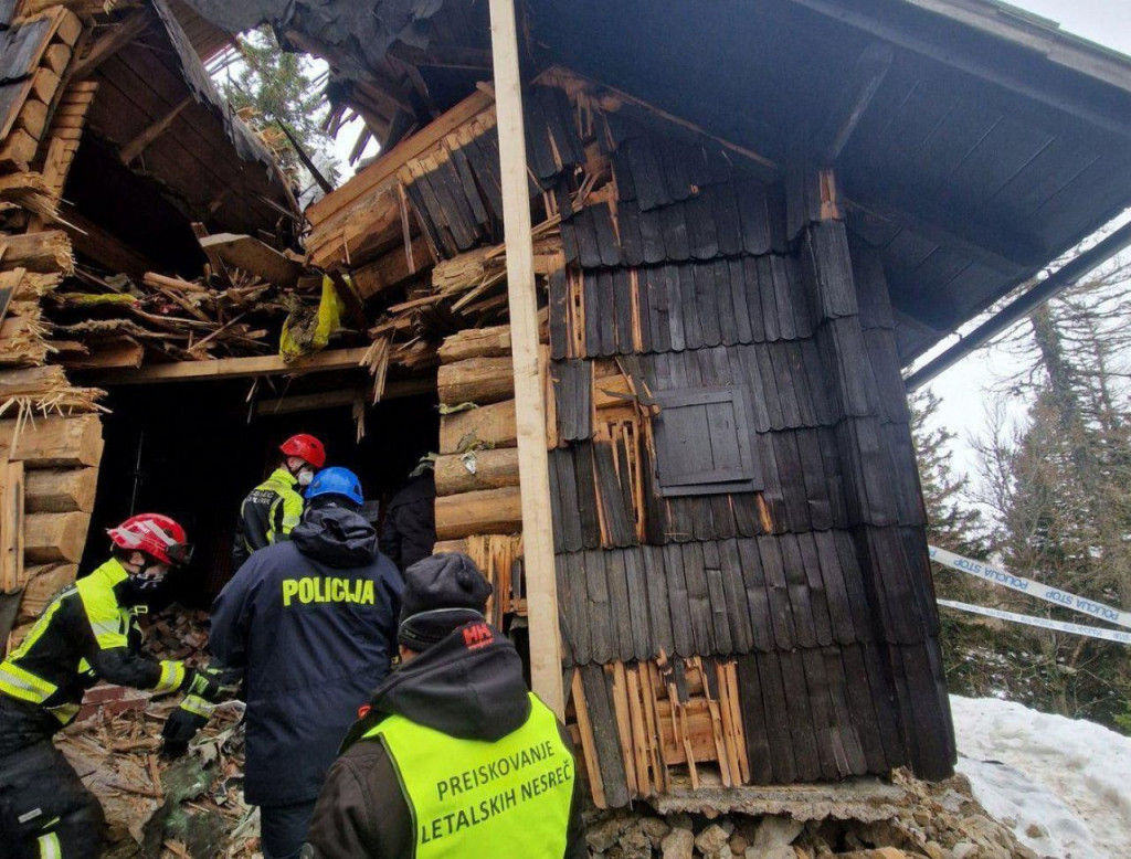Koliba na koju je pao mali zrakoplov