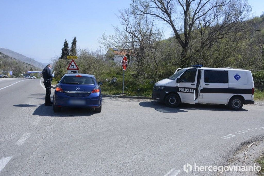 Zaustavljanje automobila, policija