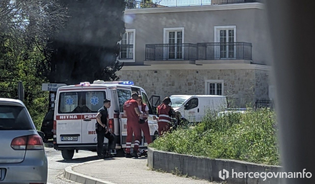 Automobil na Buni udario u bankinu