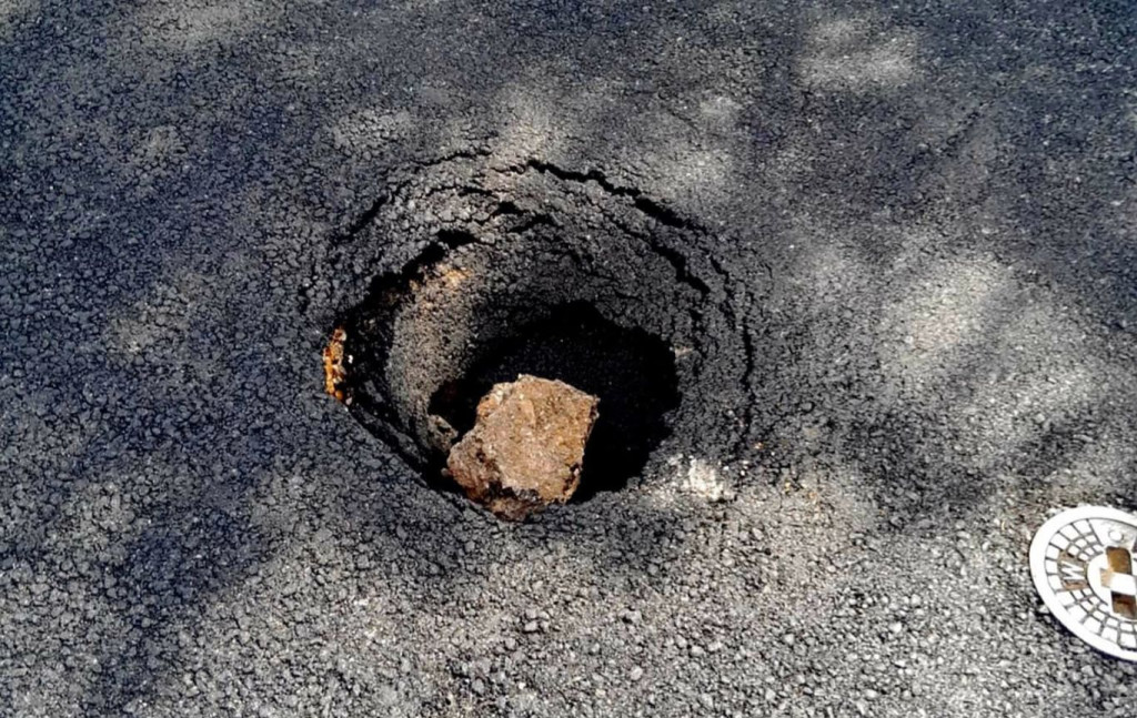 Krunina strana Široki Brijeg rupa na cesti