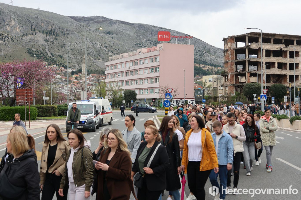 Zdravstveni djelatnici pred Vladom HNŽ